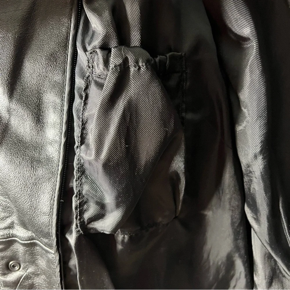 Vintage! Wilson's Black Belted Leather Jacket Size Large - Picture 7 of 12